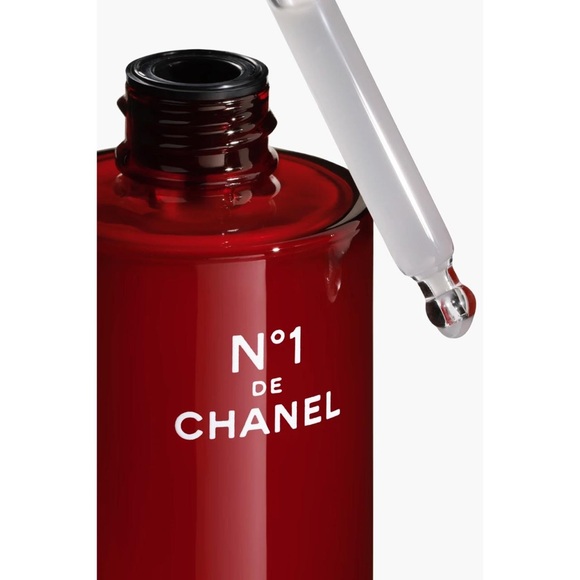 CHANEL Other - Summer heaven N°1 DE CHANEL SMOOTHING SERUM
Smooths Refines Pores Radiance